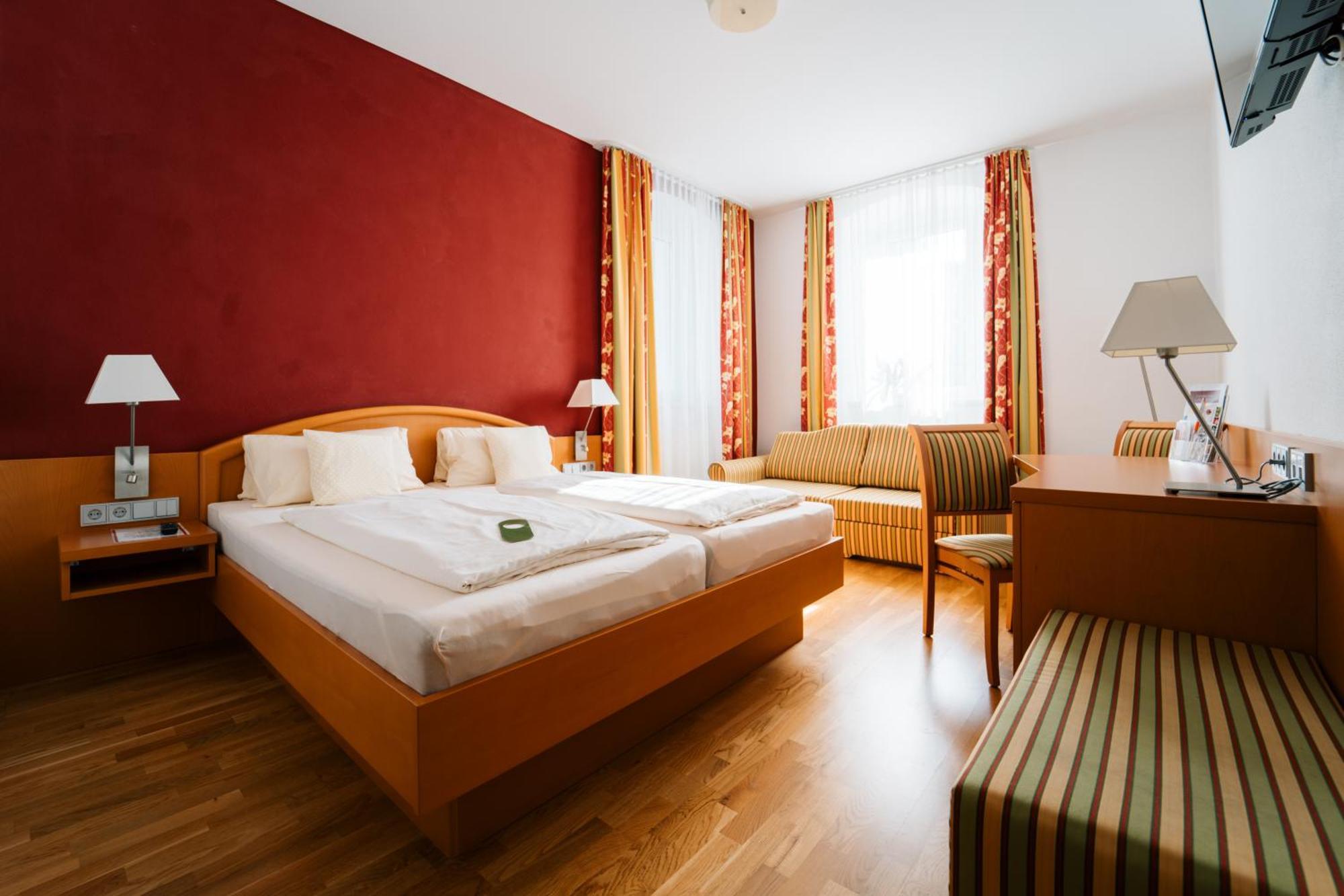 Hotel Weisses Ross Konnersreuth Ngoại thất bức ảnh